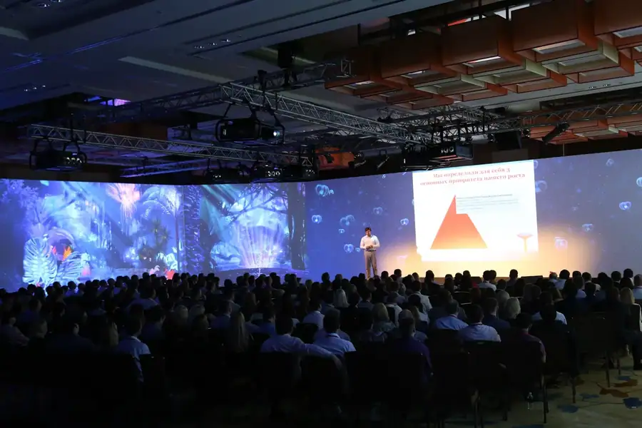 Johnson & Johnson · panoramic projection · The project · live